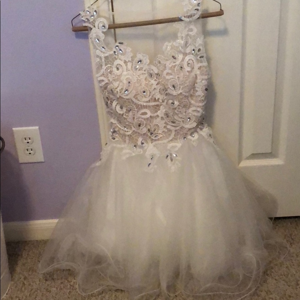 Very nice dress that you could wear to a formal!